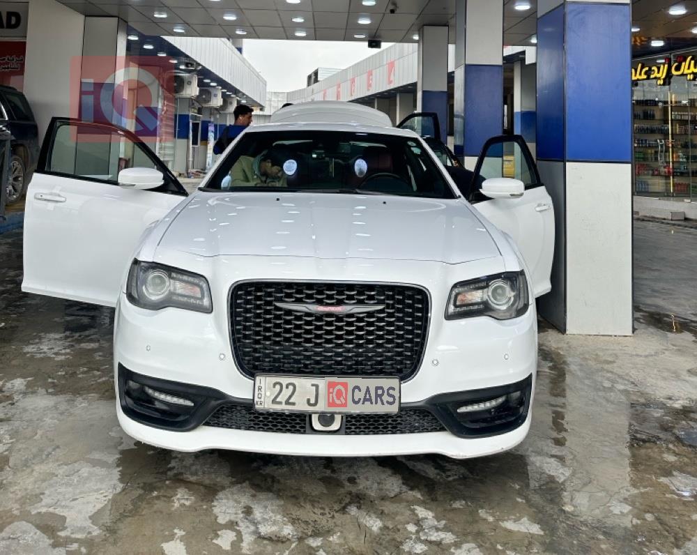 کرایسلەر 300